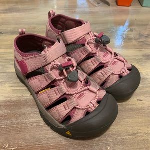 KEEN Newport H2 Sandals Size 1 Girls Water Pink